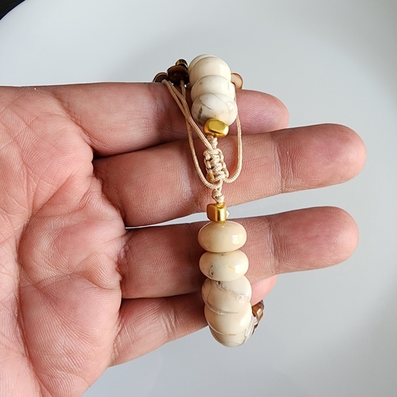 Elegant Brown Beaded Bracelet with Gold Accents - Picture 5 of 7